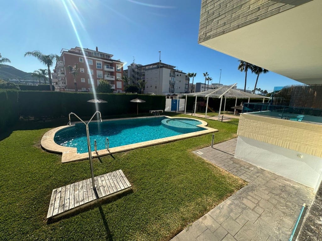 Apartment for sale with 3 bedrooms in Denia, Alicante. - Foto 17