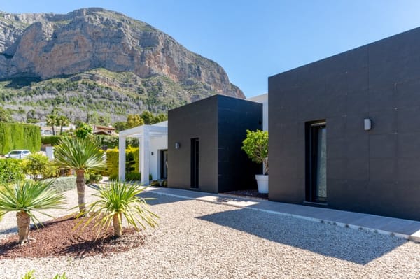 Exclusiva villa moderna con impresionantes vistas abiertas en una demandada zona de Jávea - Foto 6