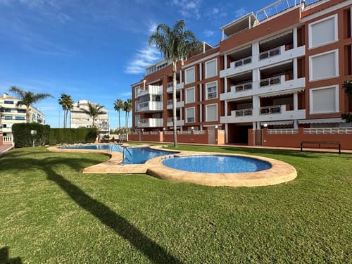 Apartment in Denia on the ground floor with 2 bedrooms and a private terrace for sale.
