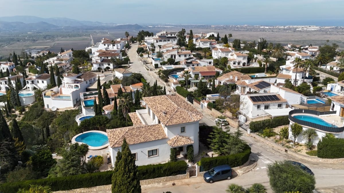 Uw oase in Monte Pego: chalet met een groot perceel, zwembad en volledige privacy - Foto 4