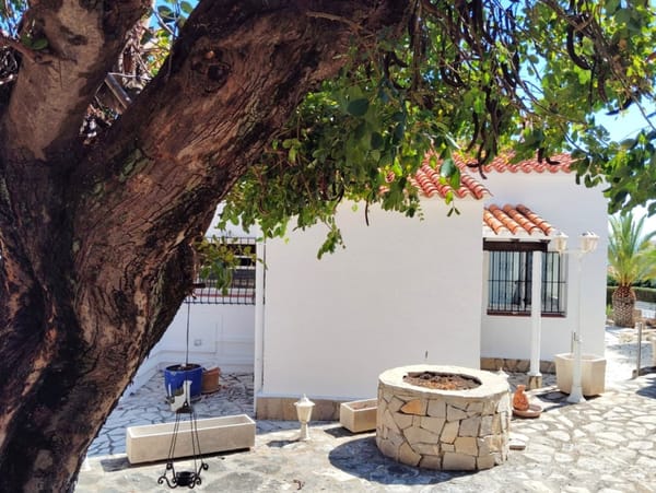 Villa en venta con 3 dormitorios , piscina y vistas al mar. - Foto 11