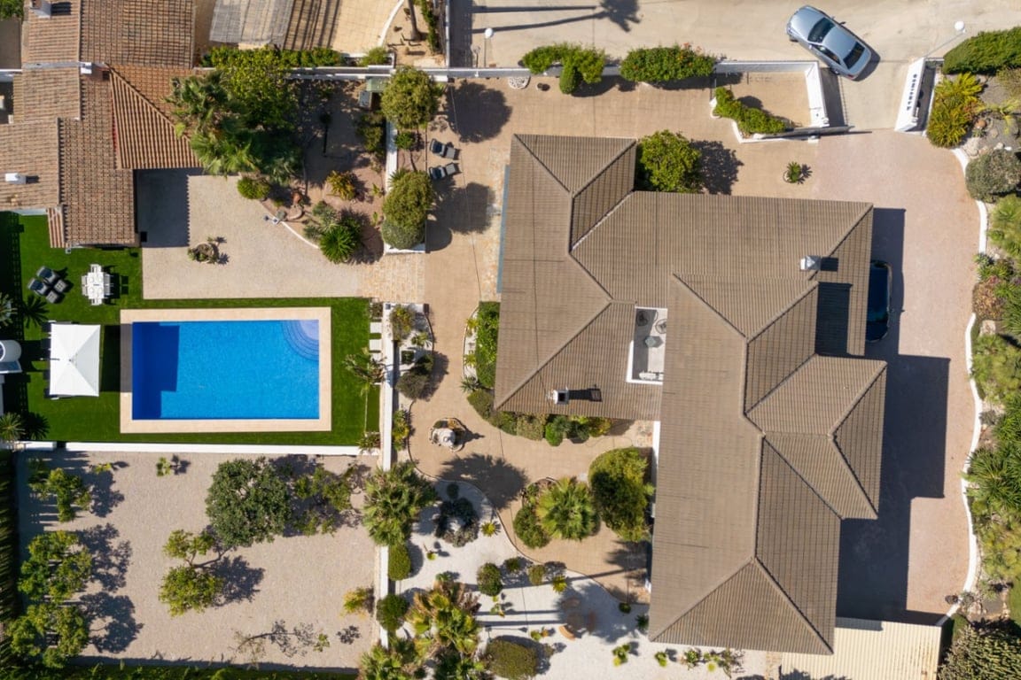 Rare Estate in Calpe: Renovated Luxury Villa + Guest House on a Massive 2,100 m² Plot! - Foto 2