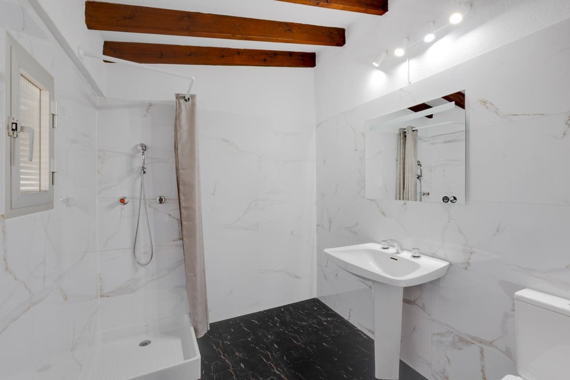 Rare Estate in Calpe: Renovated Luxury Villa + Guest House on a Massive 2,100 m² Plot! - Foto 33