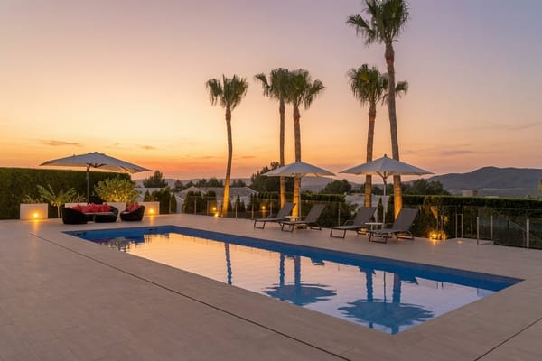 Exclusiva villa moderna con impresionantes vistas abiertas en una demandada zona de Jávea - Foto 2