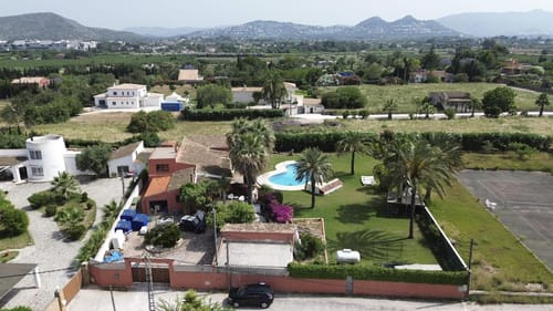 INDEPENDENT VILLA WITH POOL TORRECARRALS