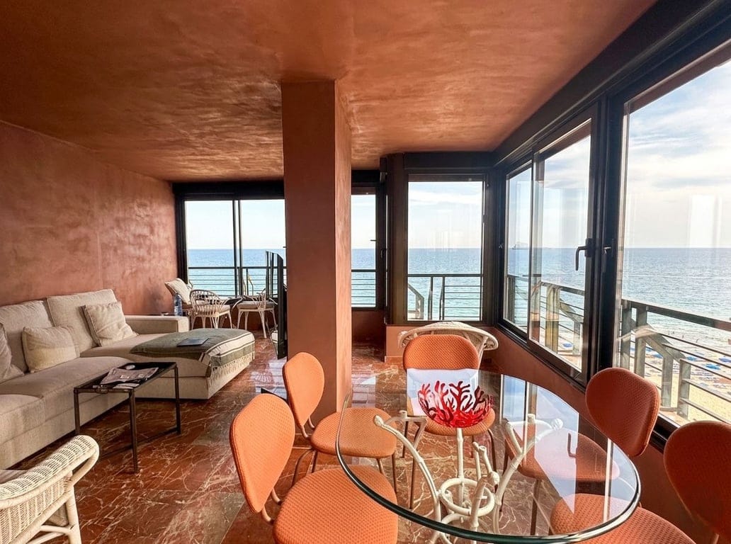 Exclusive Refuge over the Mediterranean: 7th Floor on the First Line of Levante - Foto 9