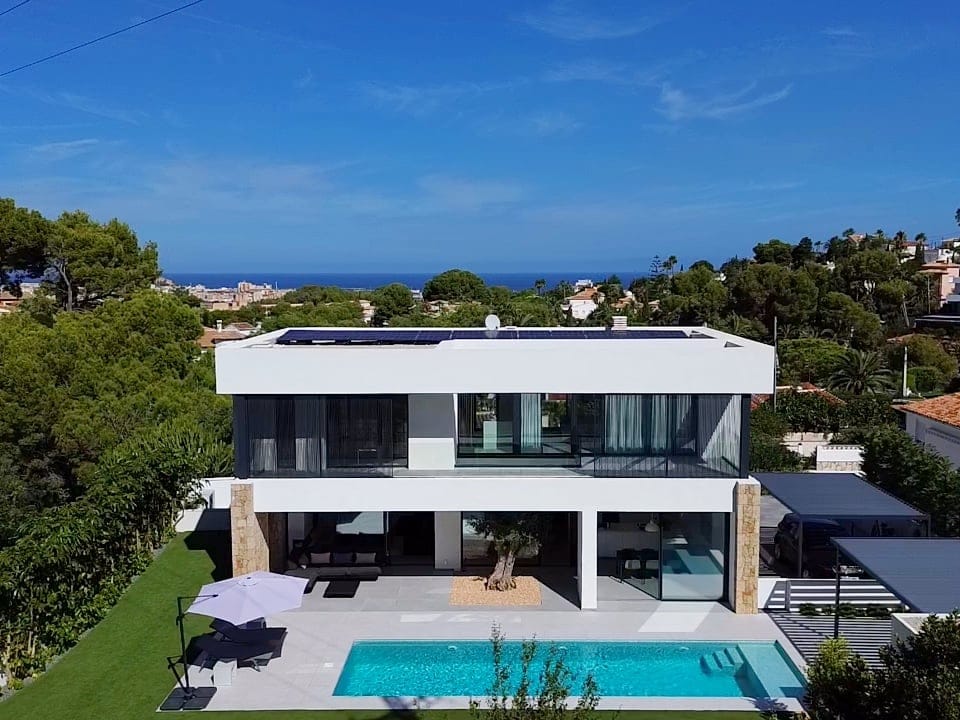 Villa mit Blick auf den Montgó, Energieeffizienz A und beheiztem Pool – Denia