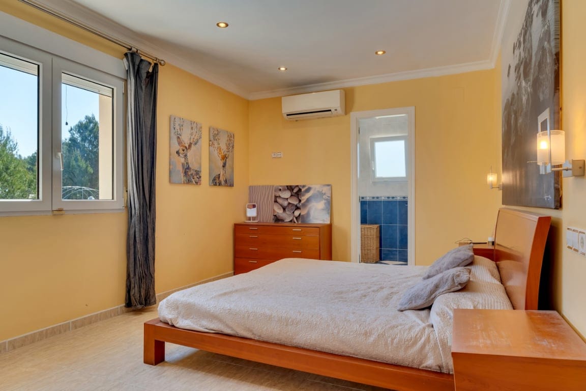 Villa in einer außergewöhnlichen ruhigen Lage, mit weitem Blick und großem Potenzial. - Foto 22