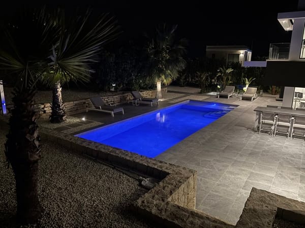 ¡Espectacular villa (2023) con privacidad y materiales de alta calidad! - Foto 60