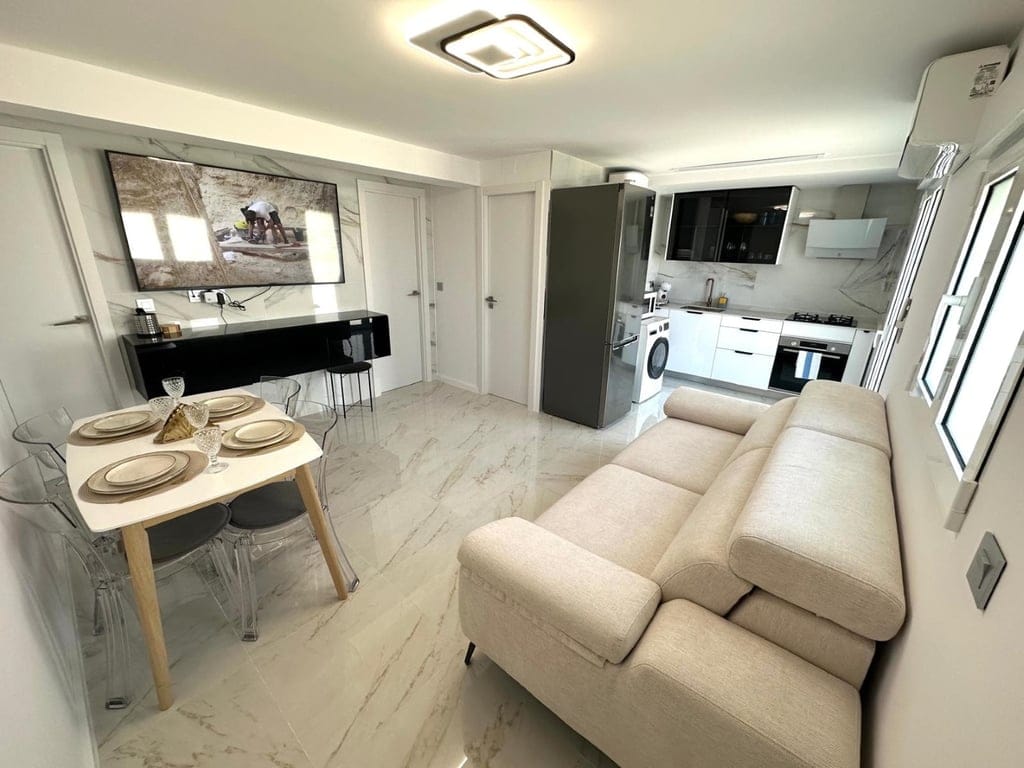 Renovated 2-bedroom apartment in the center of Denia