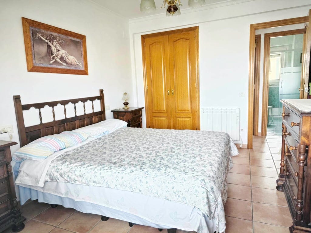 2-bedroom apartment with sea views for sale in the Las Brisas area. - Foto 3