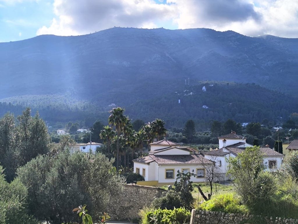 Haus zum Verkauf in Parcent mit großem Stadtgrundstück und Panoramablick - Foto 3