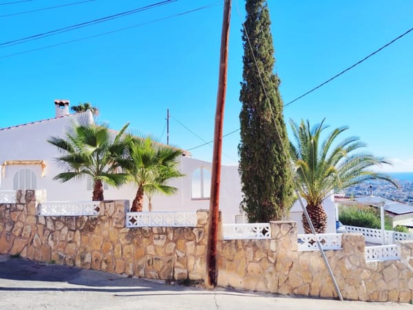 Villa en venta con 3 dormitorios , piscina y vistas al mar. - Foto 2