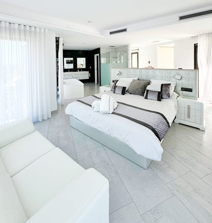 Luxury villa in Benitachell with sea views, infinity pool, and gym. - Foto 19