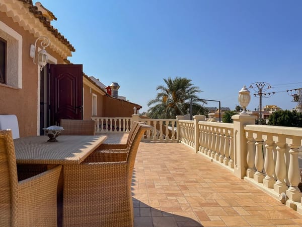House for sale in Dénia with an active restaurant license in Las Marinas, 500 m from the sea. - Foto 2