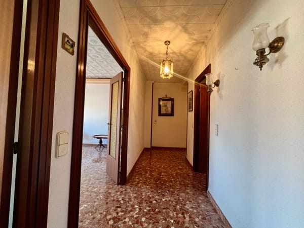 Magnífica casa con garaje para varios vehículos - Foto 9