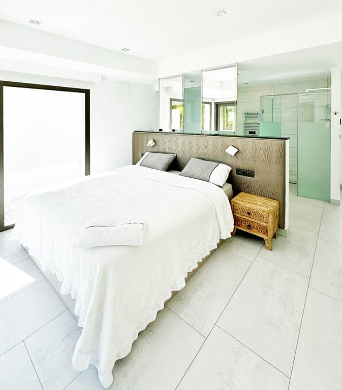 Luxury villa in Benitachell with sea views, infinity pool, and gym. - Foto 17