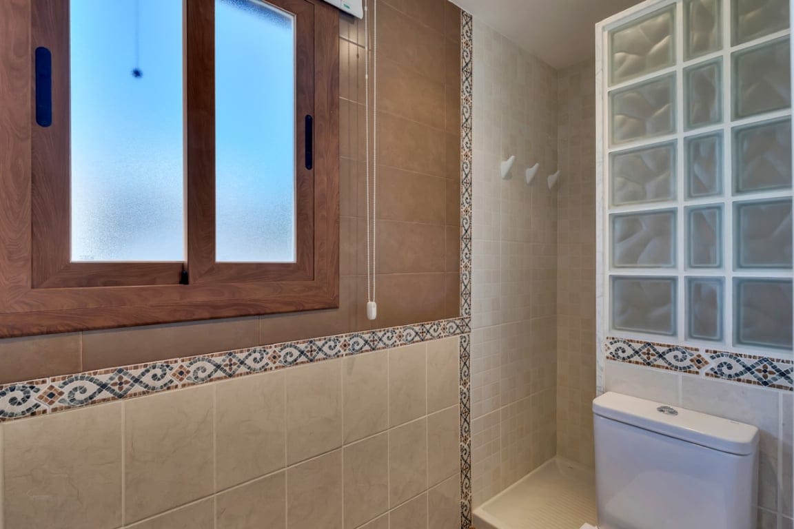 Exklusives Reihenhaus in Jávea, 500 m vom Meer entfernt, mit 4 Schlafzimmern und Gemeinschaftspool. - Foto 24