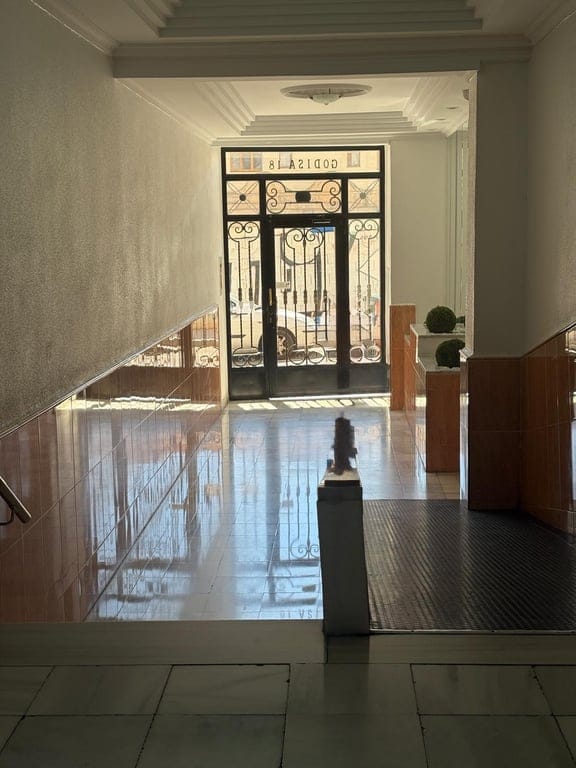 Apartamento en venta de 2 dormitorios en Torrevieja, Alicante. - Foto 4