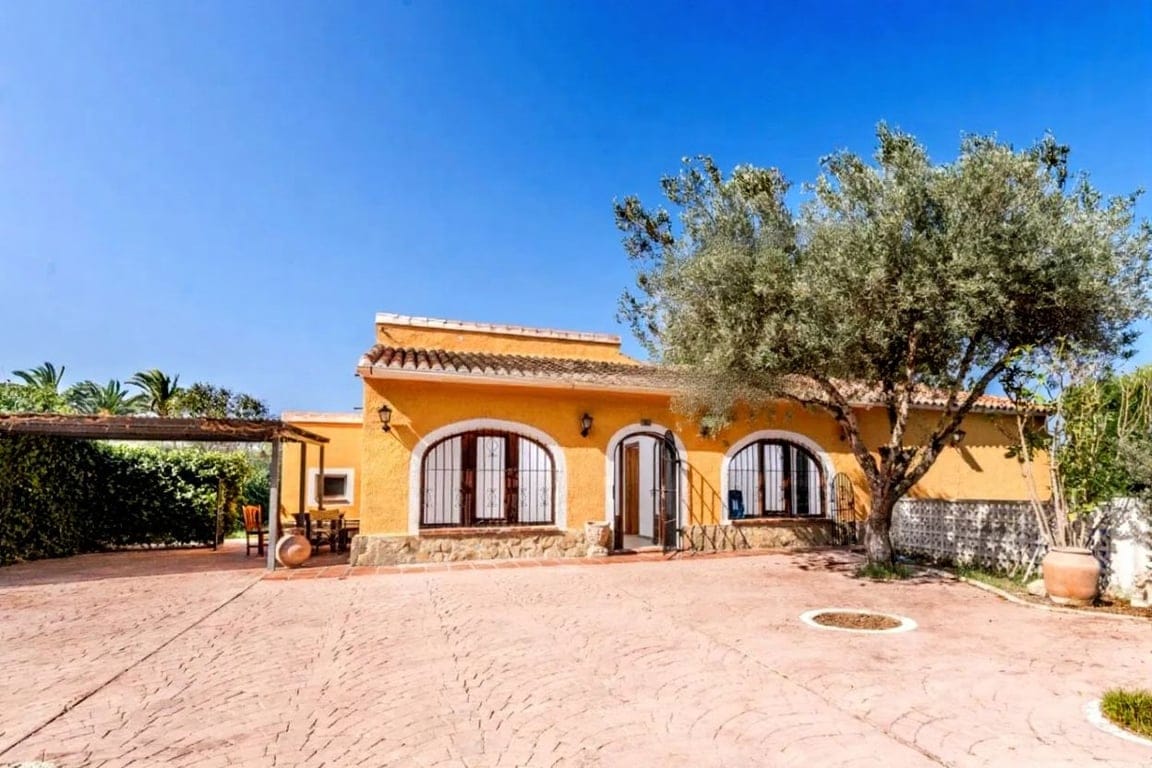 Möglichkeit: Einfache Rustikale Finca in der Nähe des Arenal in Jávea | 4 Schlafzimmer, 1.500 m² Grundstück | Nur 519.000 €!