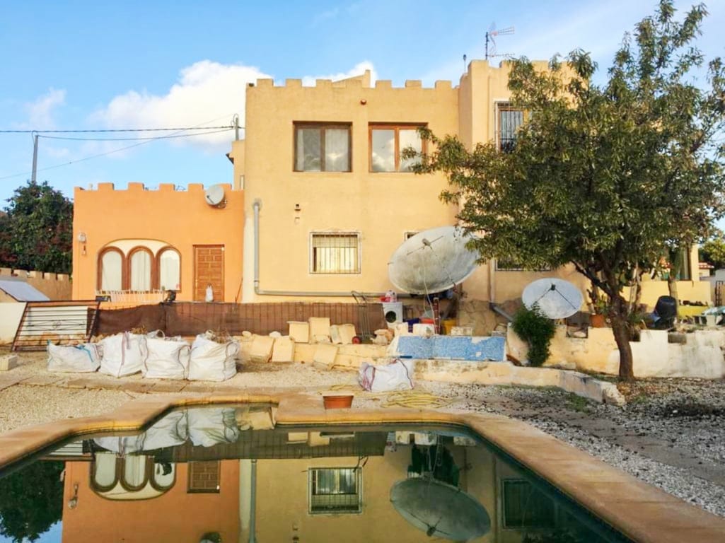 Investment opportunity: Villa to renovate near the sea in Costa Blanca - Foto 8