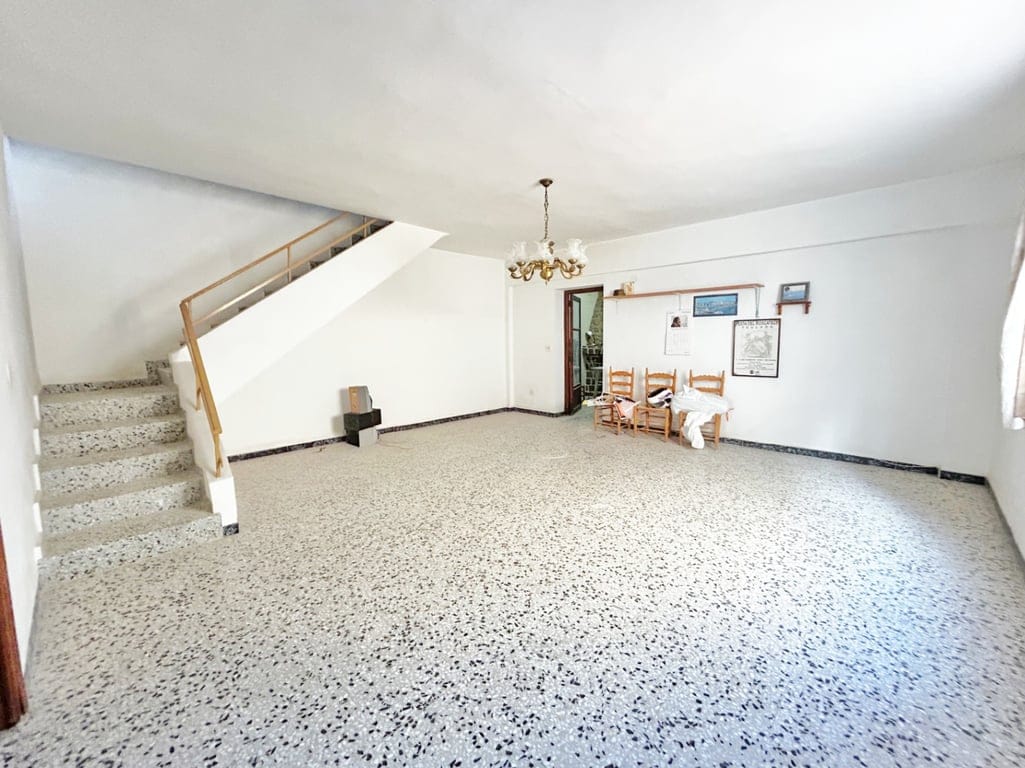 Gran oportunidad de inversión cerca del centro de Benissa – Casa adosada con garaje pra 6 coches  y gran terraza solarium - Foto 2