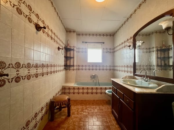 Magnífica casa con garaje para varios vehículos - Foto 5