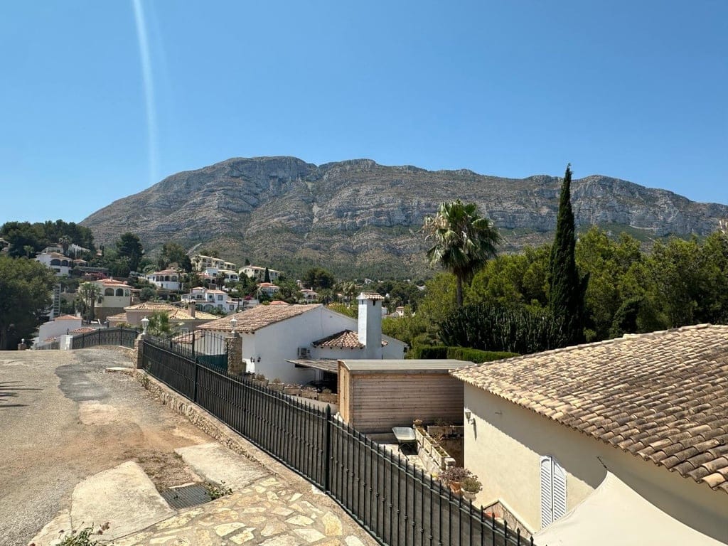 Chalet en Venta en Dénia con Vistas al Mar y la Montaña - Foto 14