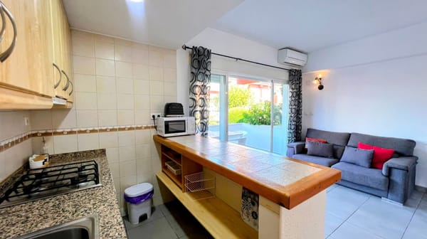 Elegante apartamento de 3 habitaciones con terraza y parking a solo 250 m de la playa. - Foto 9