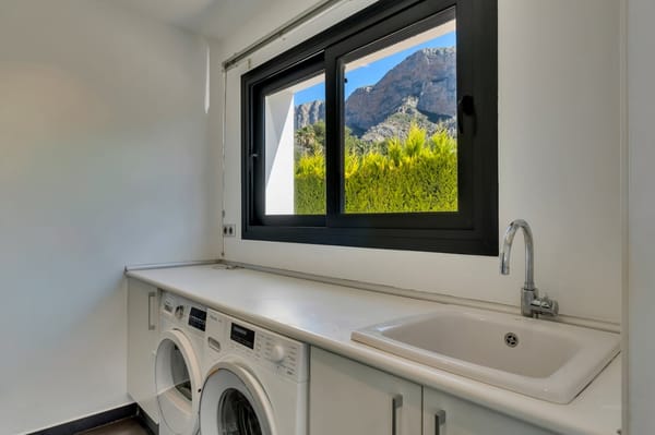 Exclusiva villa moderna con impresionantes vistas abiertas en una demandada zona de Jávea - Foto 25
