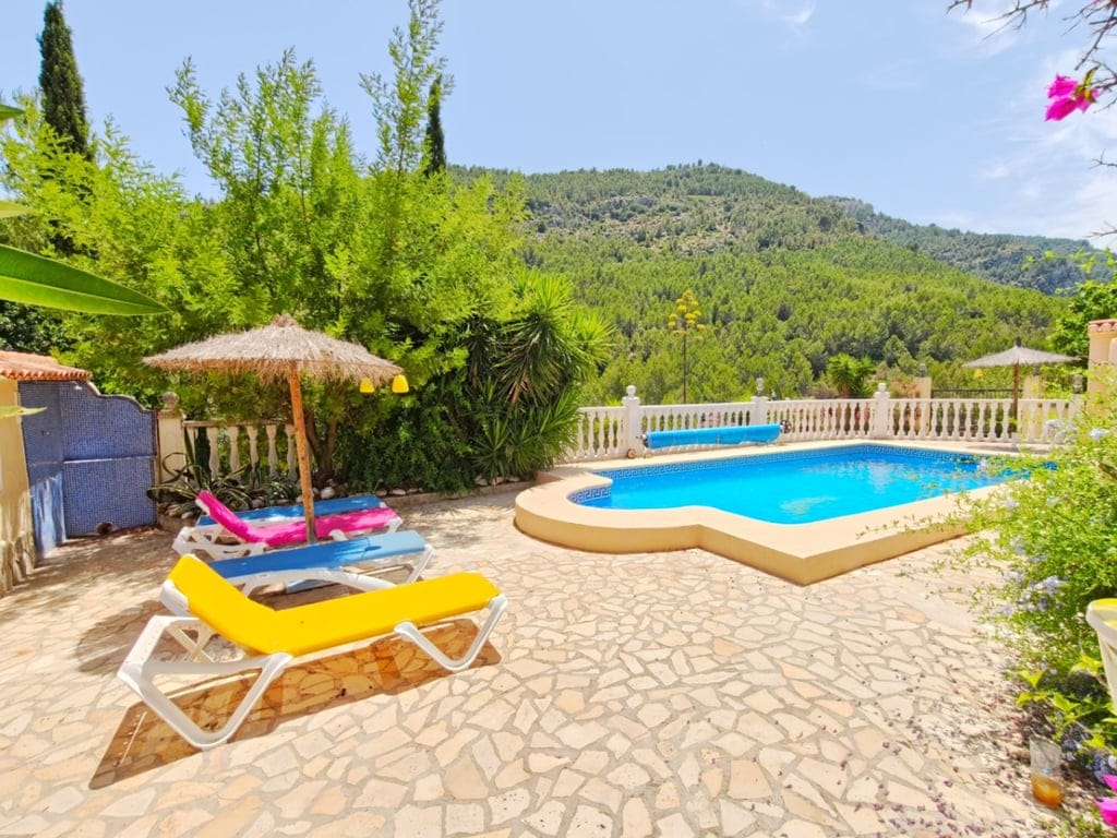 Farm in Castell de Castells for sale with 5 bedrooms, pool, and large land. - Foto 2