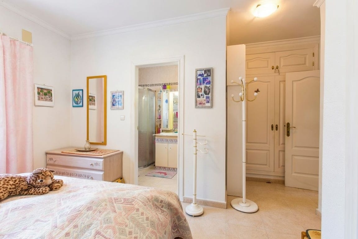 Villa tranquila con vistas a la montaña en venta en Calpe - Foto 45