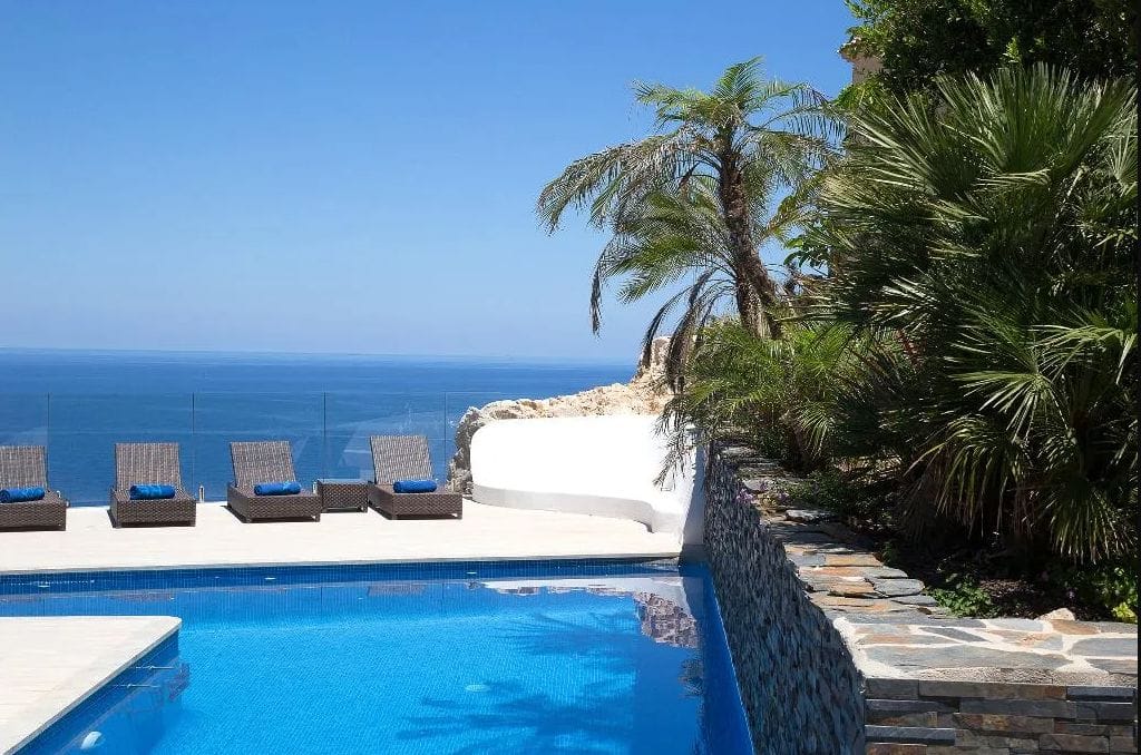 Luxurious modern frontline villa with stunning sea views - Foto 39