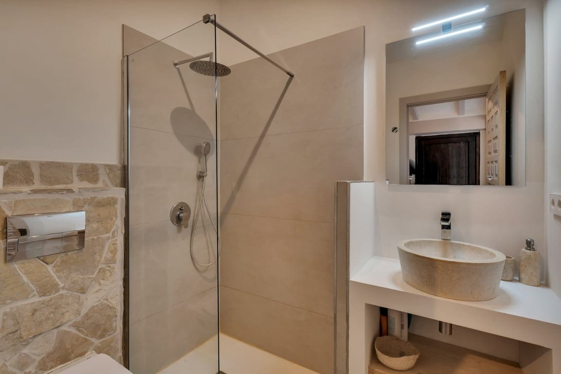 Exclusives, komplett renoviertes Anwesen mit großem Grundstück von 11.367 m2. - Foto 34