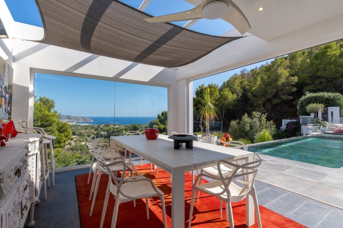 Stunning villa with panoramic sea views near Moraira