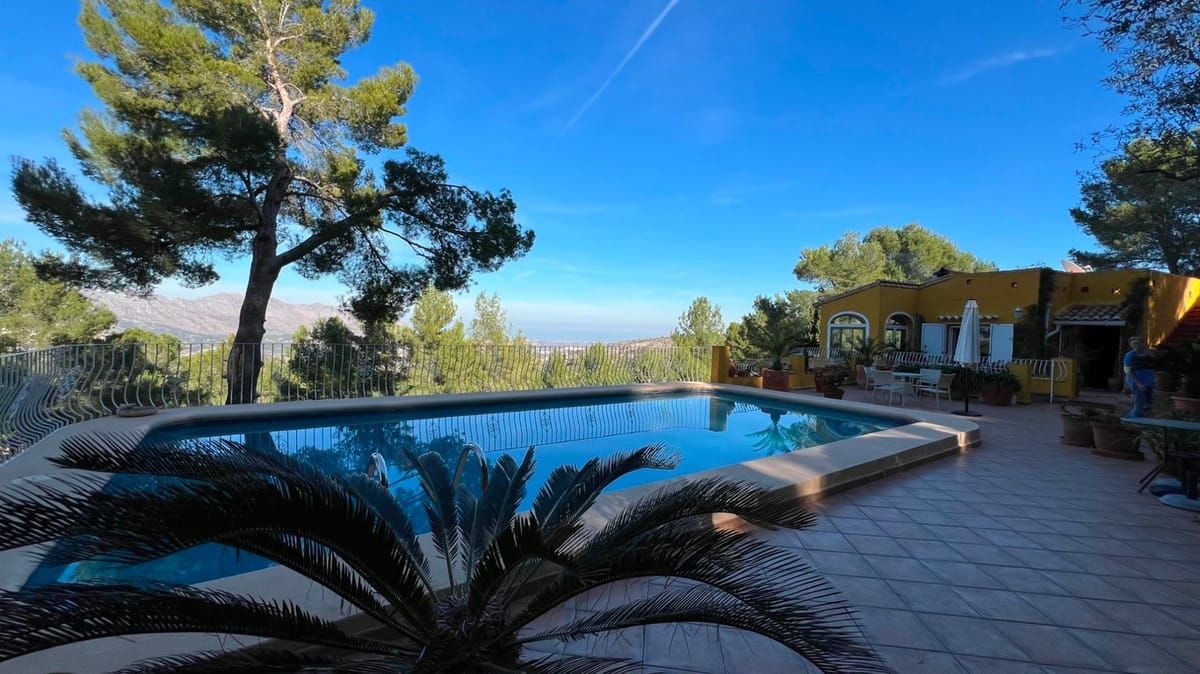 Villa
             for sale in Orba Valley - Foto 8