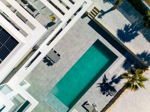 ¡Espectacular villa (2023) con privacidad y materiales de alta calidad! - Foto 3