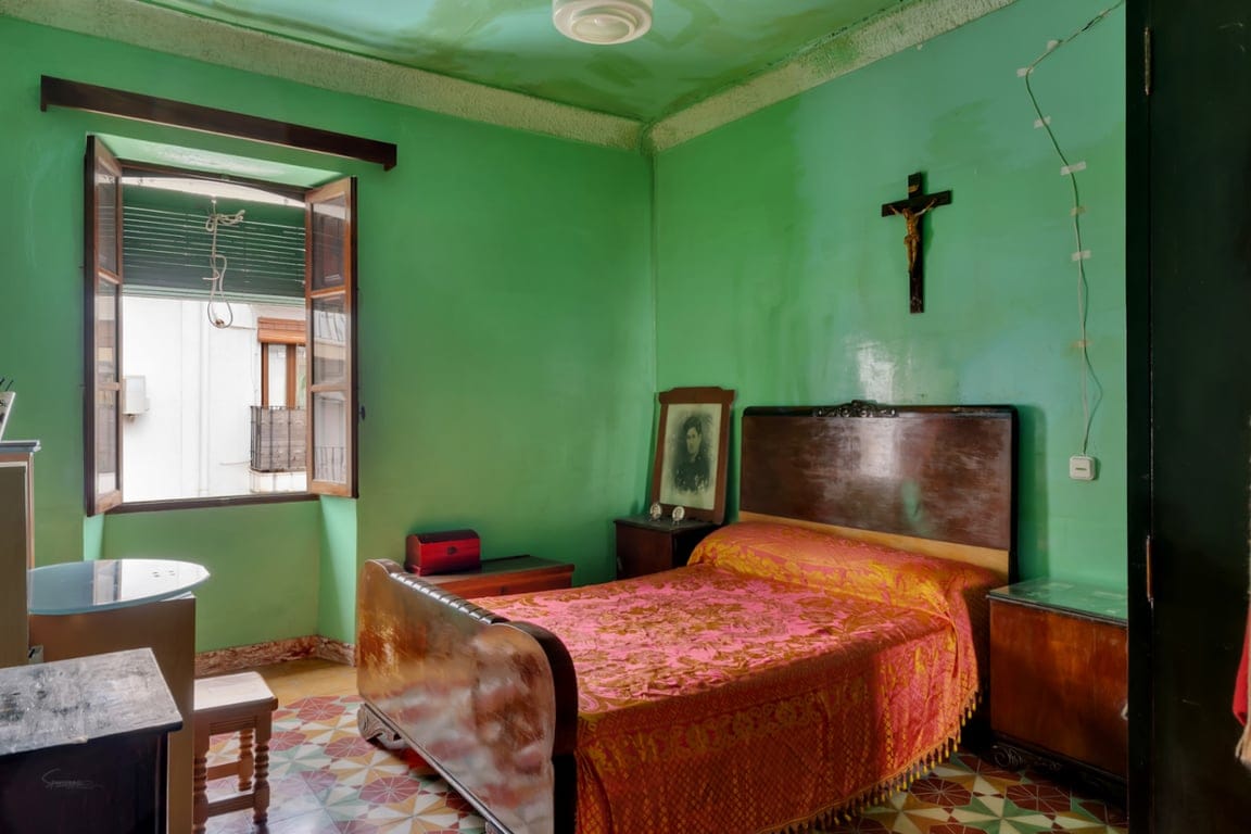 Village house with garage, spacious inner courtyard, and potential to expand the property. - Foto 9