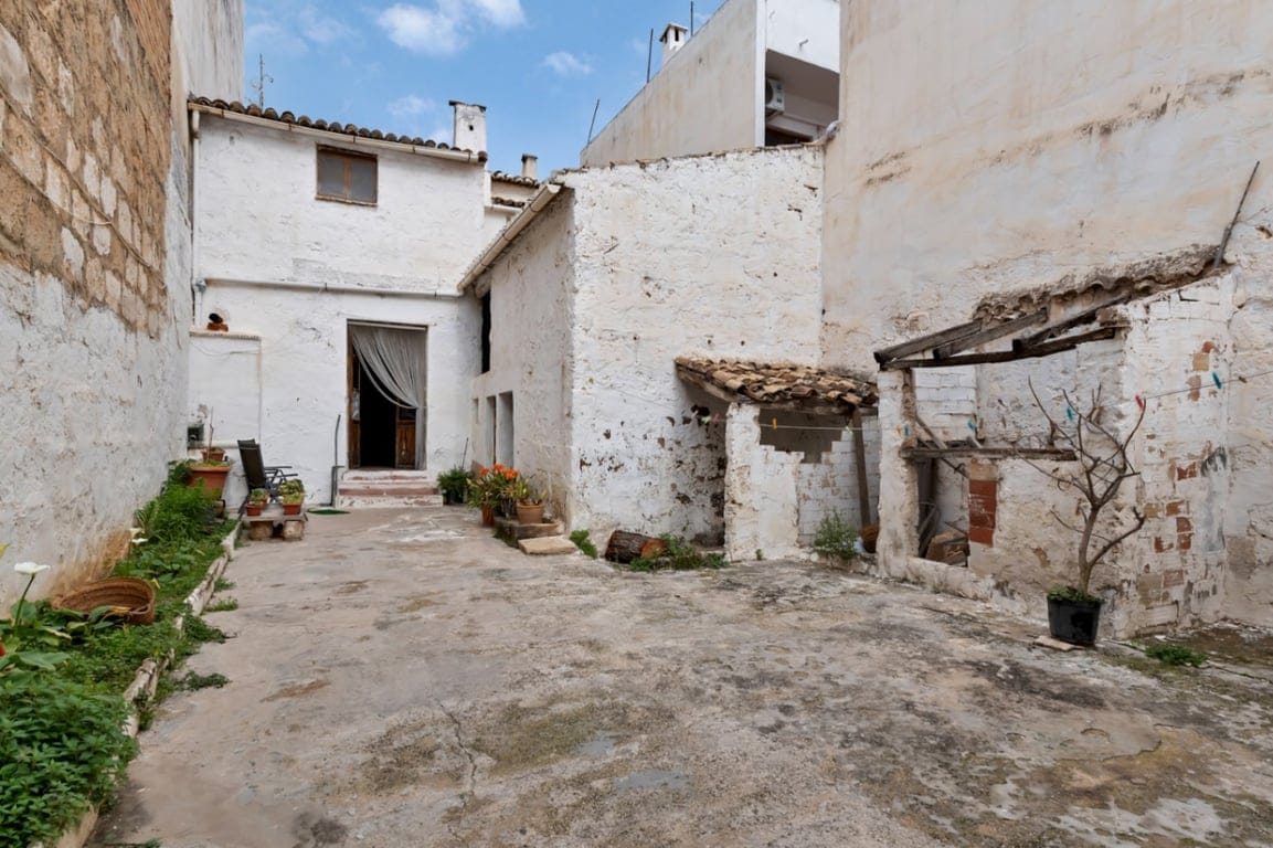 Village house with garage, spacious inner courtyard, and potential to expand the property. - Foto 20