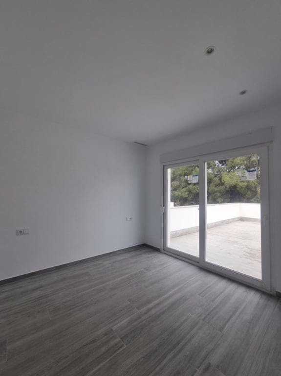 Newly built chalet/villa for sale with 3 bedrooms and a pool. - Foto 15