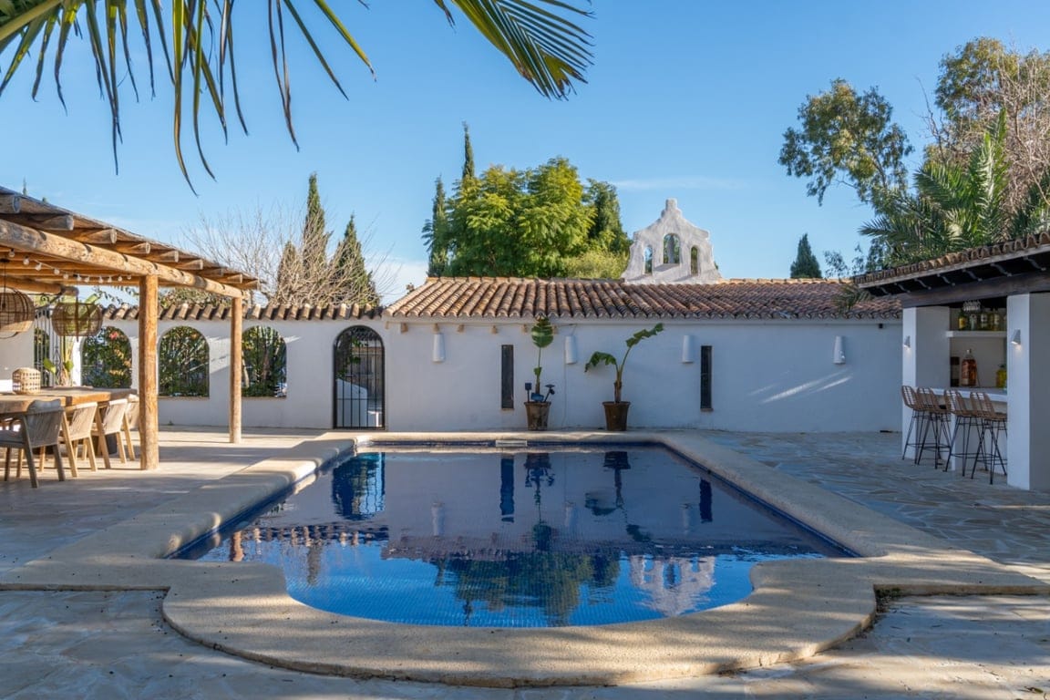 Exclusives, komplett renoviertes Anwesen mit großem Grundstück von 11.367 m2. - Foto 2