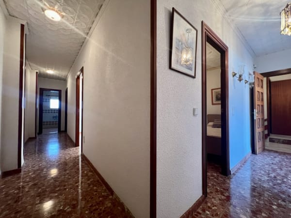 Magnífica casa con garaje para varios vehículos - Foto 17