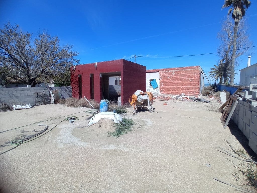 Chalet en venta en primera linea de playa de Denia - Foto 3