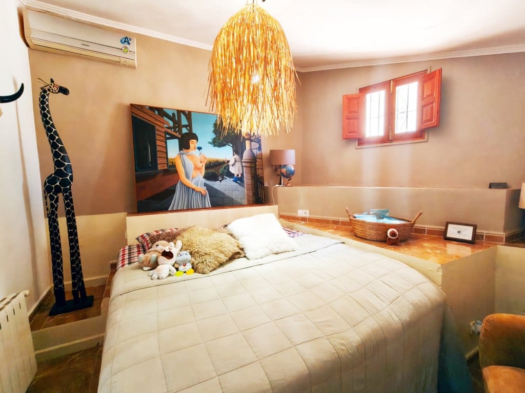 Farm in Castell de Castells for sale with 5 bedrooms, pool, and large land. - Foto 16