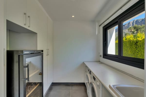 Exclusiva villa moderna con impresionantes vistas abiertas en una demandada zona de Jávea - Foto 24