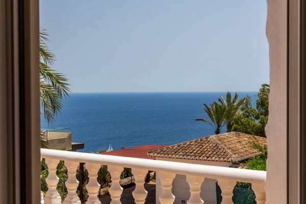 Excepcional propiedad en una exclusiva zona con vistas panoramicas al mar - Foto 20
