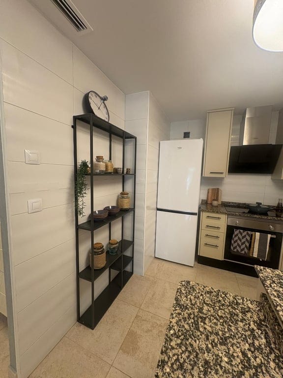 Renovated 1-bedroom apartment in Denia with a communal pool. - Foto 13