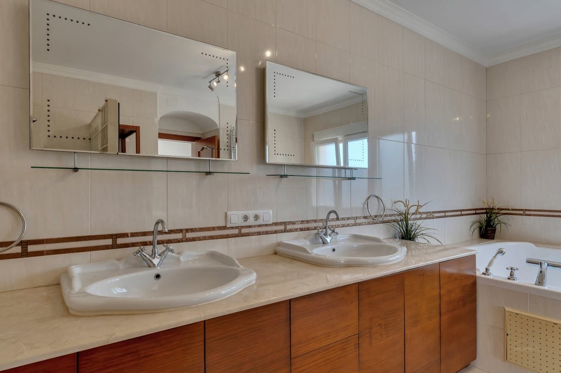 Villa met vrij uitzicht in een rustige omgeving dicht bij het centrum van de stad Jávea - Foto 35