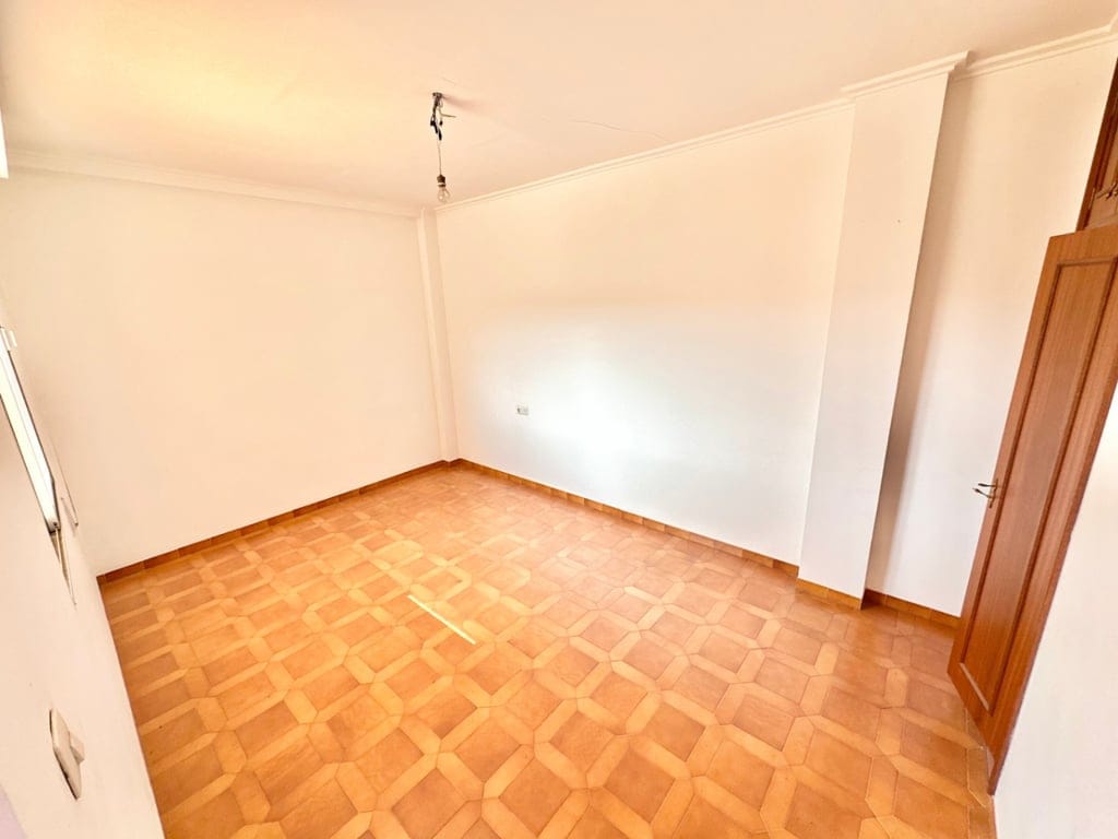 Opportunity: Building with 180 m² Garden and Rooftop with Sea Views - Foto 14