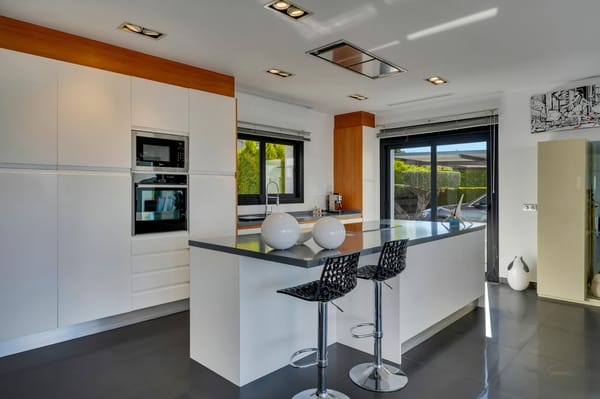 Exclusiva villa moderna con impresionantes vistas abiertas en una demandada zona de Jávea - Foto 20